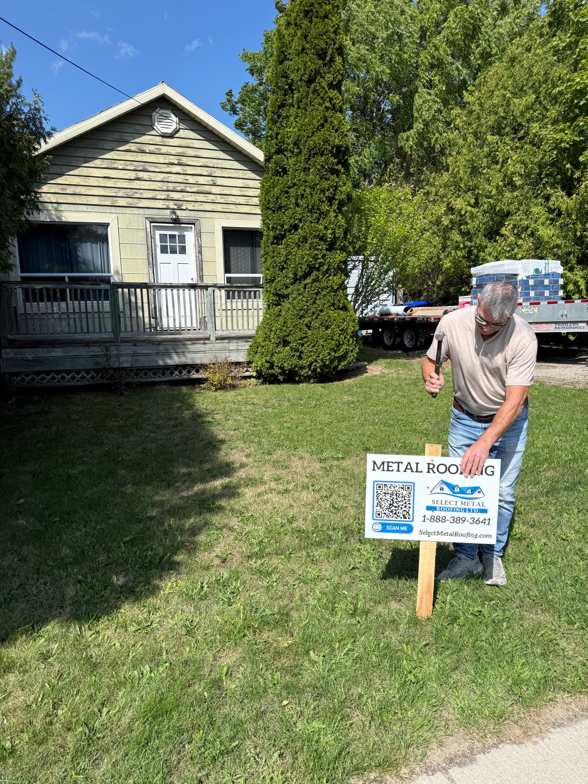 Select Metal Roofing lawn sign at a job site